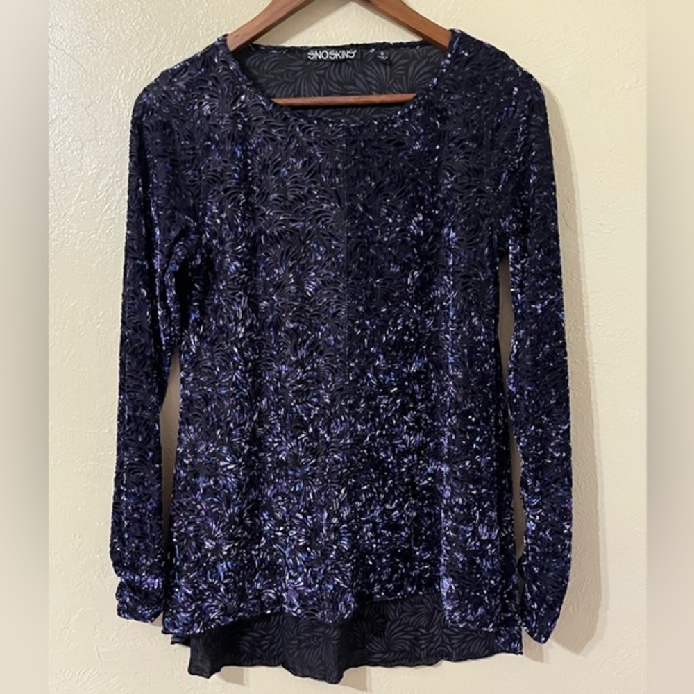 Sno Skins Crushed Velvet top size small